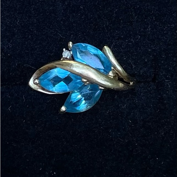 Topaz Blue. diamond accent marquis cut 3 stones 14k gold size 6. High quality - Picture 7 of 7